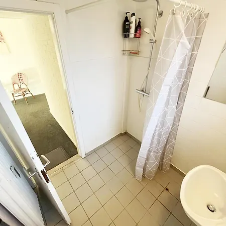 Дом отдыха Large Double With Free Parking Ольборг